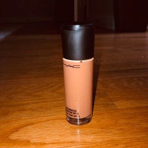 MAC Matchmaster Moisturizing Foundation SPF 15